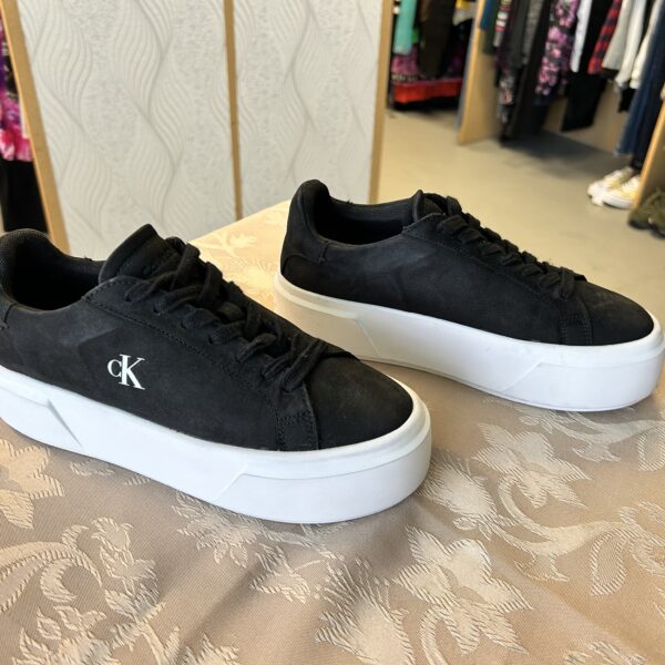 Calvin Klein tennised 37